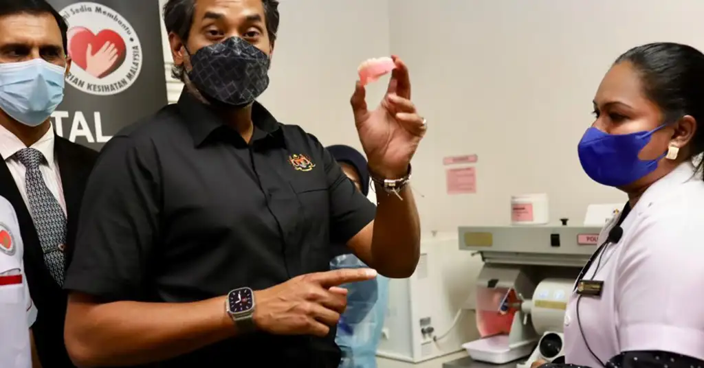 Kelebihan dan Kekurangan Gigi Palsu di Klinik Kerajaan