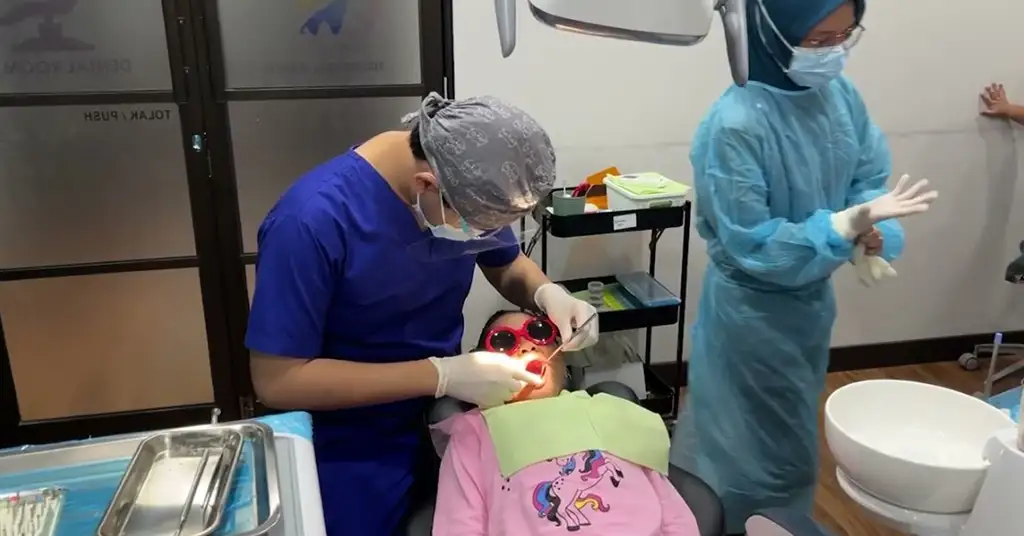 Kelebihan dan Kekurangan Gigi Palsu di Klinik Swasta